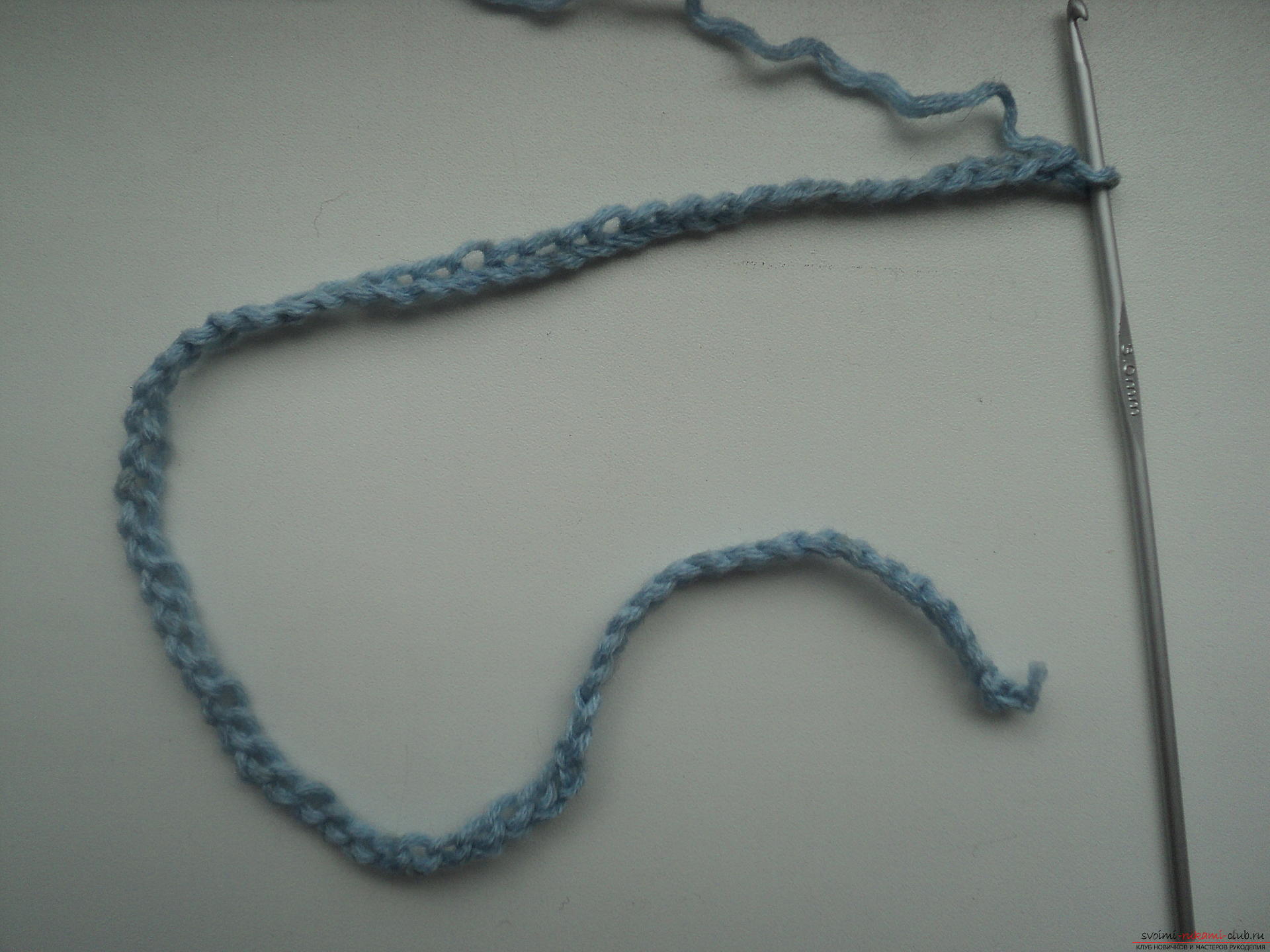 Подробный мастер-класс с фото описывает как изготавливается повязка на голову крючком.. Фото №2
